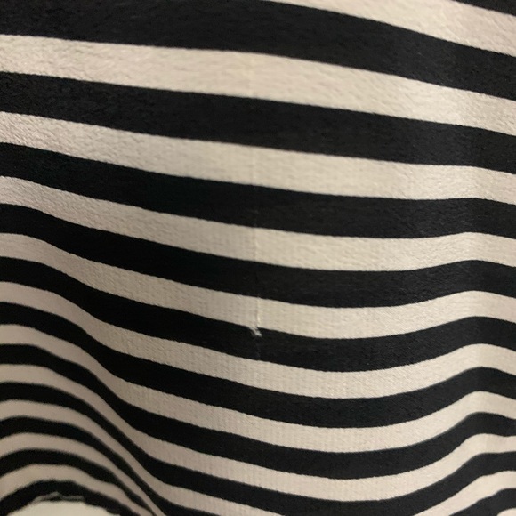 ❤️Joie Silk Blouse Black Cream Stripe Small - Picture 2 of 4